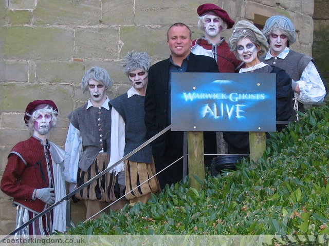 Lynton V Harris and the cast of Ghosts Alive. | Image courtesy of CoasterKingdom.co.uk