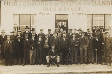 Warwick. Stag and Oak Pub, Cape Road