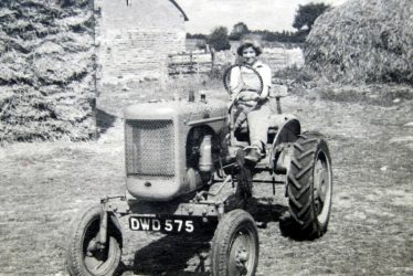 Bickmarsh. Mechanical power at Bickmarsh Hall Farm