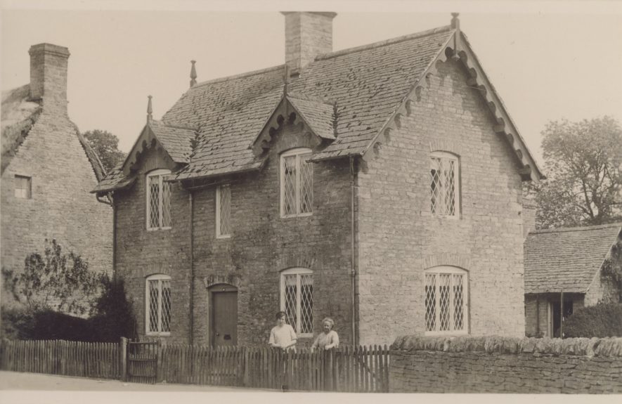 Long Compton. House, c. 1950s. | Image courtesy of Richard Ratcliffe. Warwickshire County Record Office reference PH1318A/9