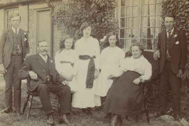 Long Compton. Family Group