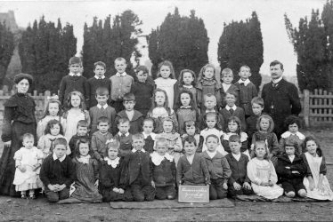 Hunningham.  School Group