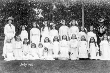Hunningham.  Group of Girls