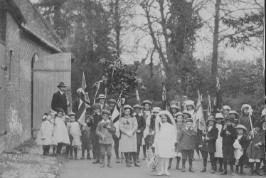 Flecknoe.  May Day Celebrations