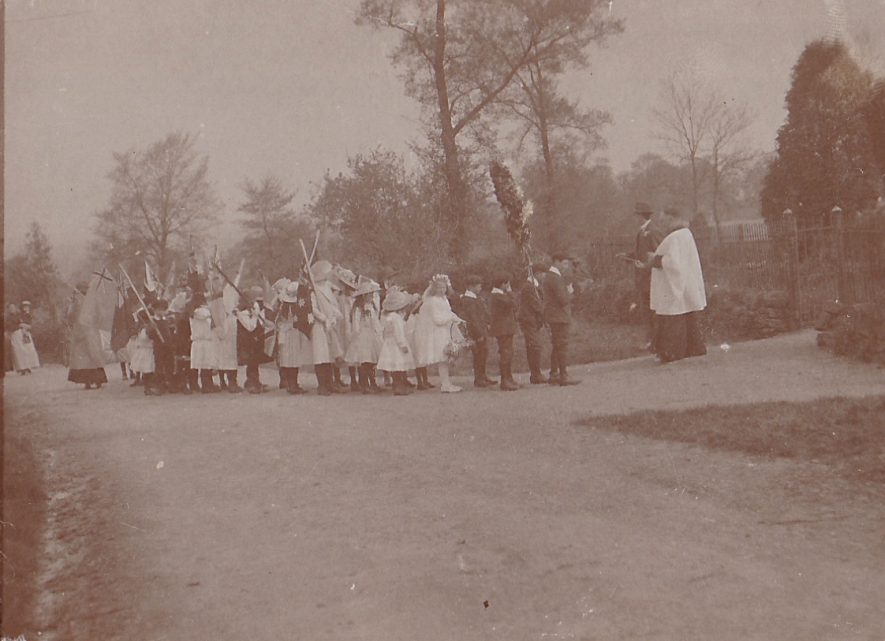Flecknoe. Morning procession to St Mark's church, May Day 1913 | Image courtesy of the Watson family, supplied by Micky Owen