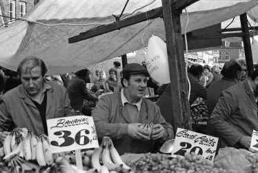 Nuneaton.  Market