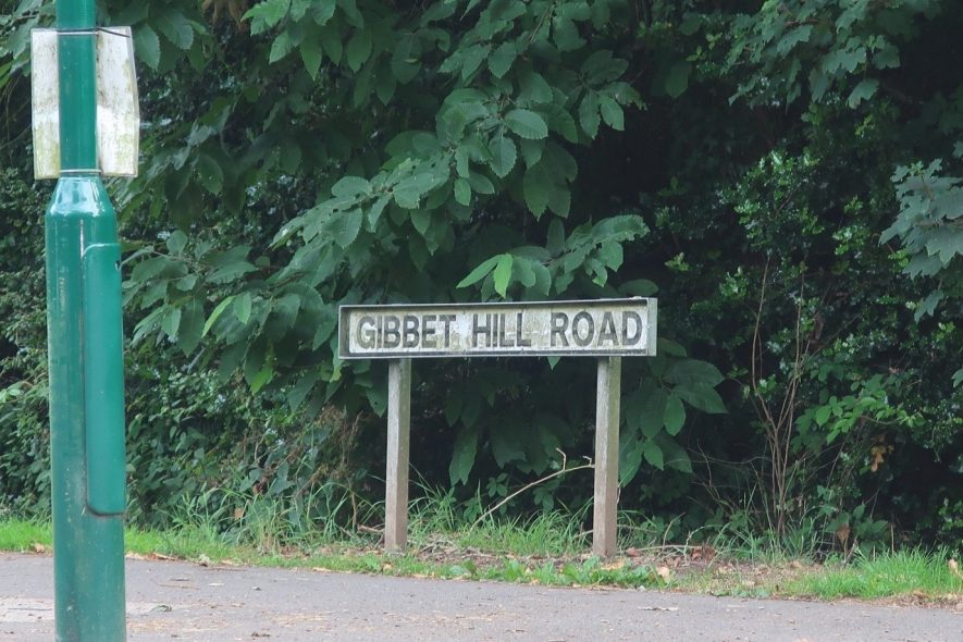 Gibbet Hill Road sign, 2019. The gallows were sited near there, on the opposite side of the road, towards Stoneleigh. | Image courtesy of Gary Stocker