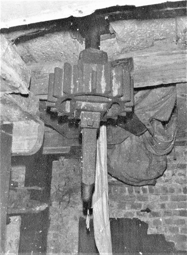 Biggin Mill, Newton, October 1971. One of three iron stone nuts on its spindle with the millstone above. | Image courtesy of June Booth