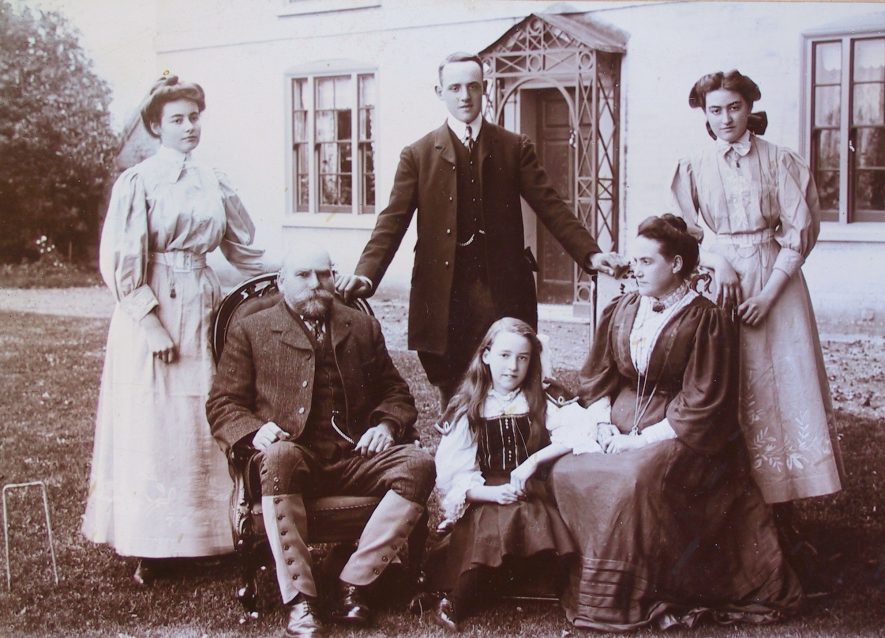 James Clarke and Family taken at Avon Farm, Long Lawford shortly before emigrating to Australia in 1910. | Image courtesy of Jenny Buckingham