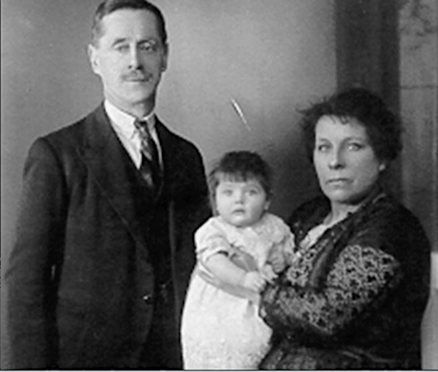 James and Amy Cusack (nee Brown - born in Stretton on Dunsmore) and daughter Elizabeth (Eileen Ansell's Aunt), | Image courtesy of Eileen Ansell