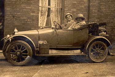 Warwick.  Motor Car on Linen Street
