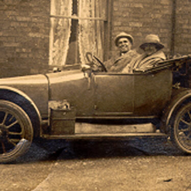Warwick.  Motor Car on Linen Street