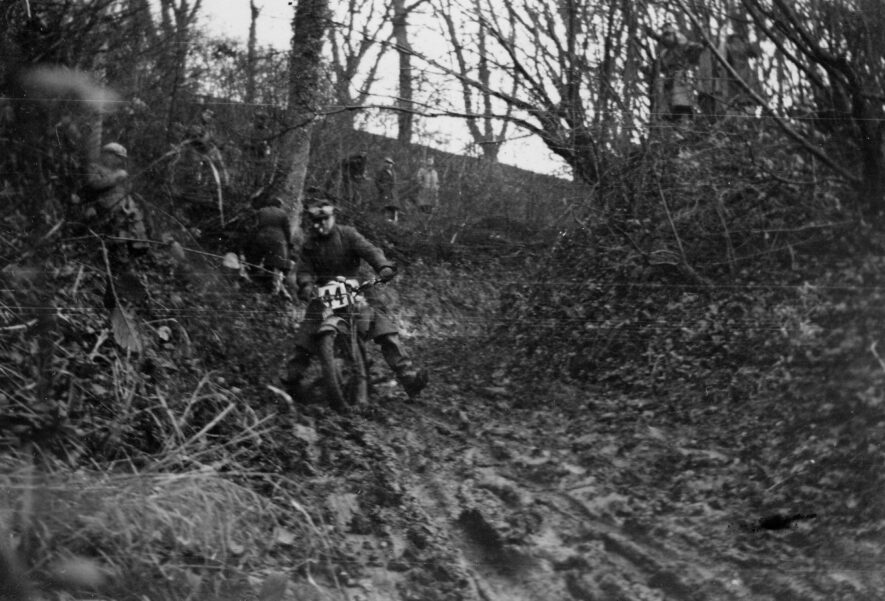 Radway. Moto Cross. King Johns Lane, (Radway?) . Competitor finding a bit slippery - Leamington and District AMCA Allen Prosser trail – January 15th 1939 | Image courtesy of Eric Furminger, from his late Father's photo album.